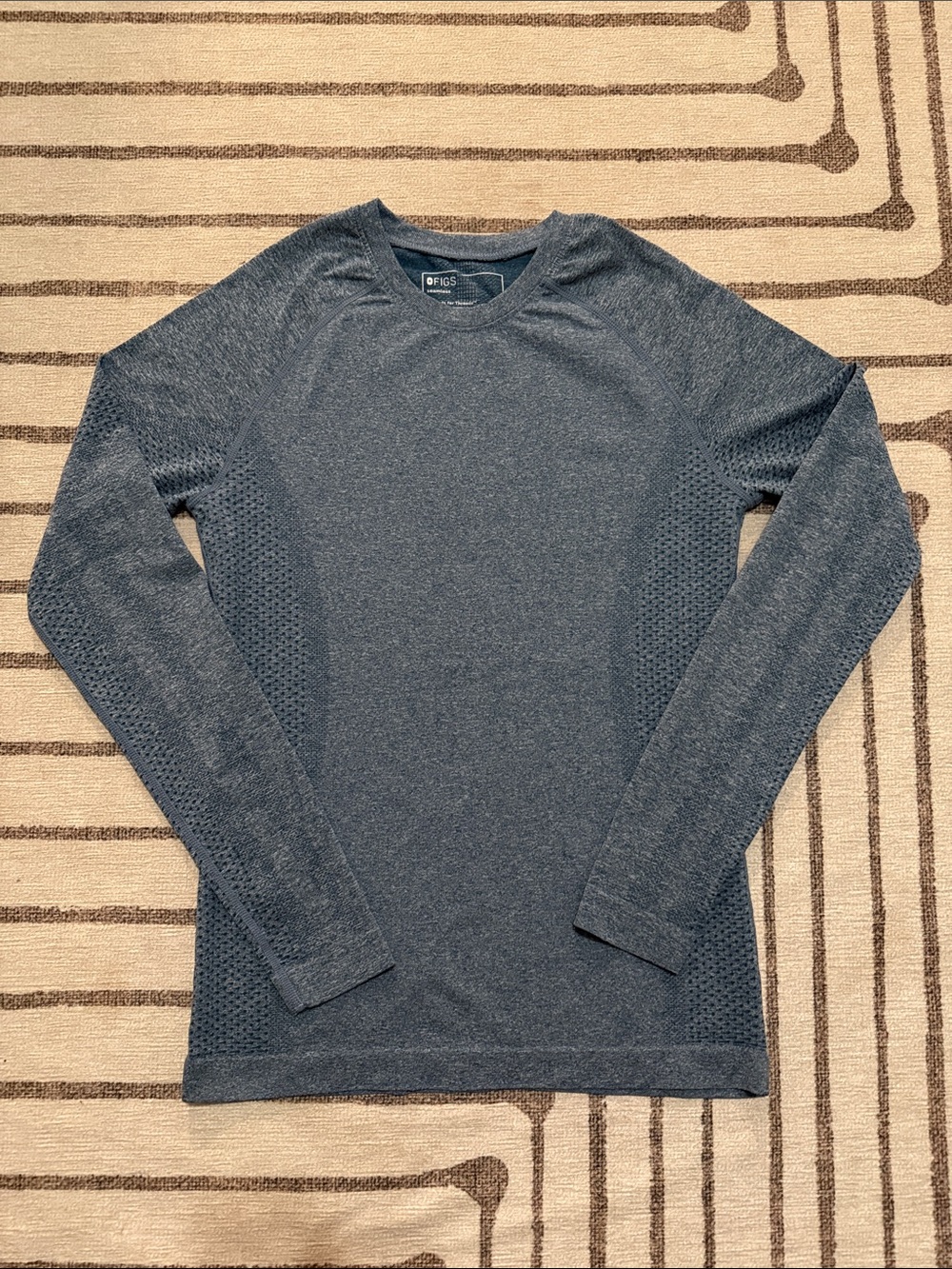 FIGS Women’s Salta Seamless Long Sleeve Underscrub - Heather Mist